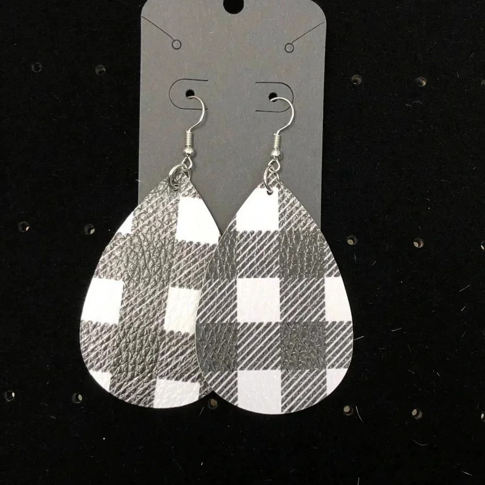 5/$20 black white plaid teardrop‎ hanging earrings